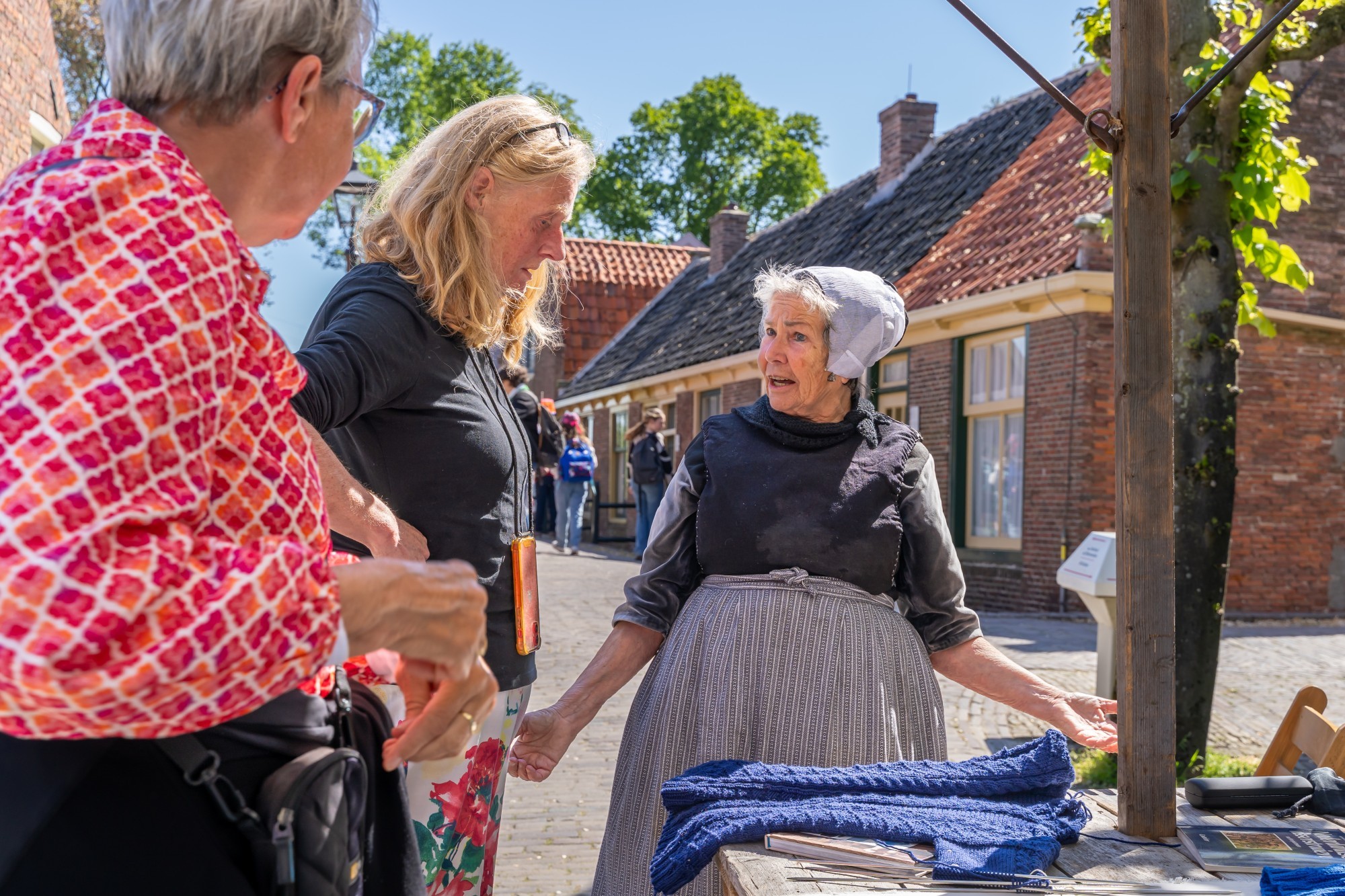 Foto van vrouw in klederdracht