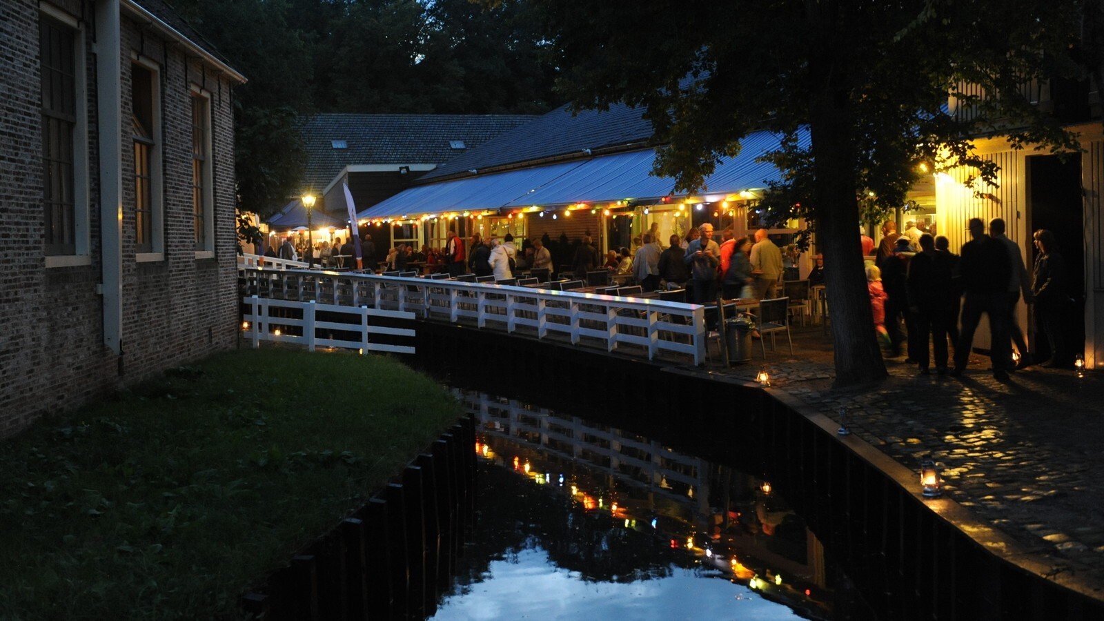 Amsterdamse huis in de avond