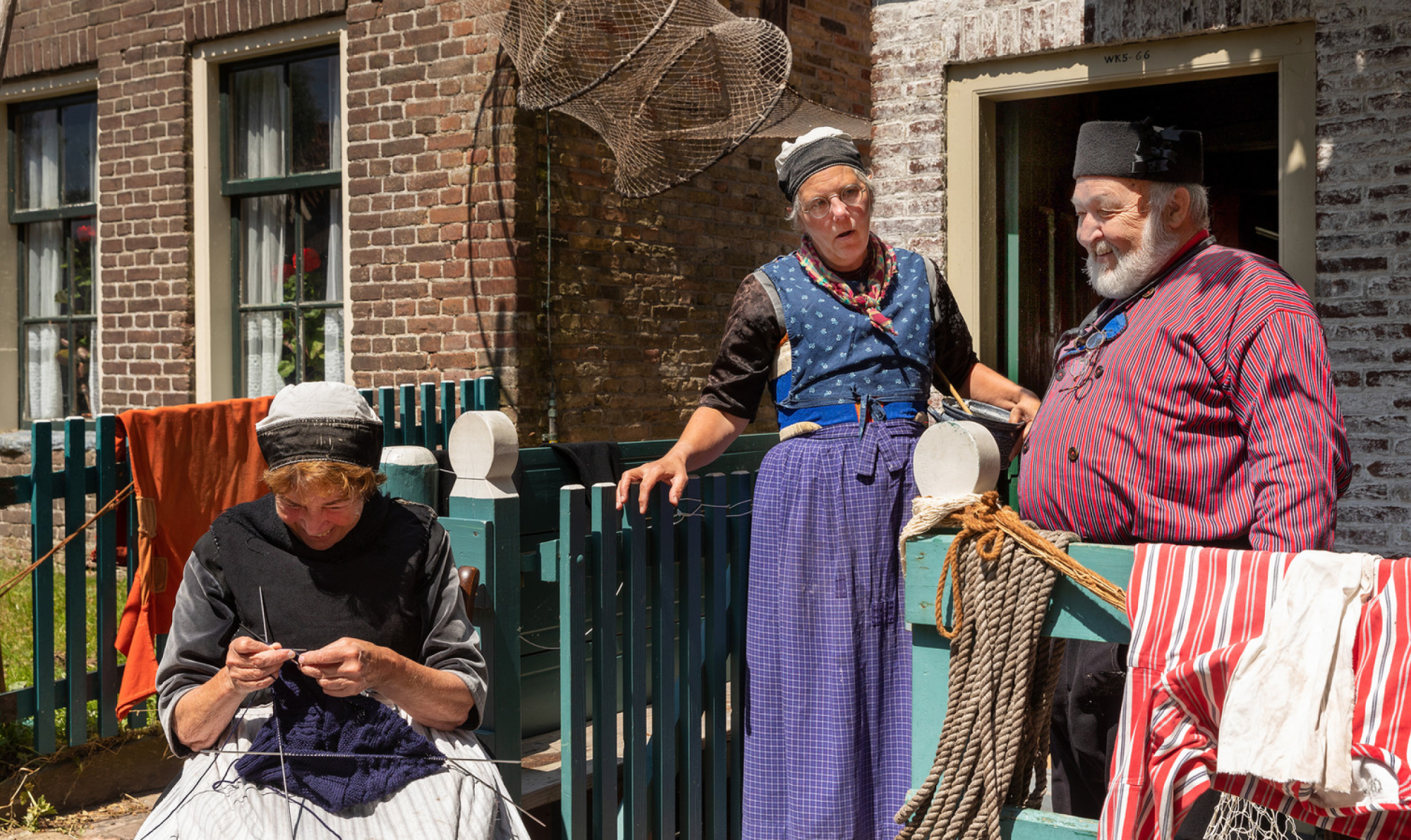 Rolspelers op de Urker bult van het Zuiderzeemuseum.