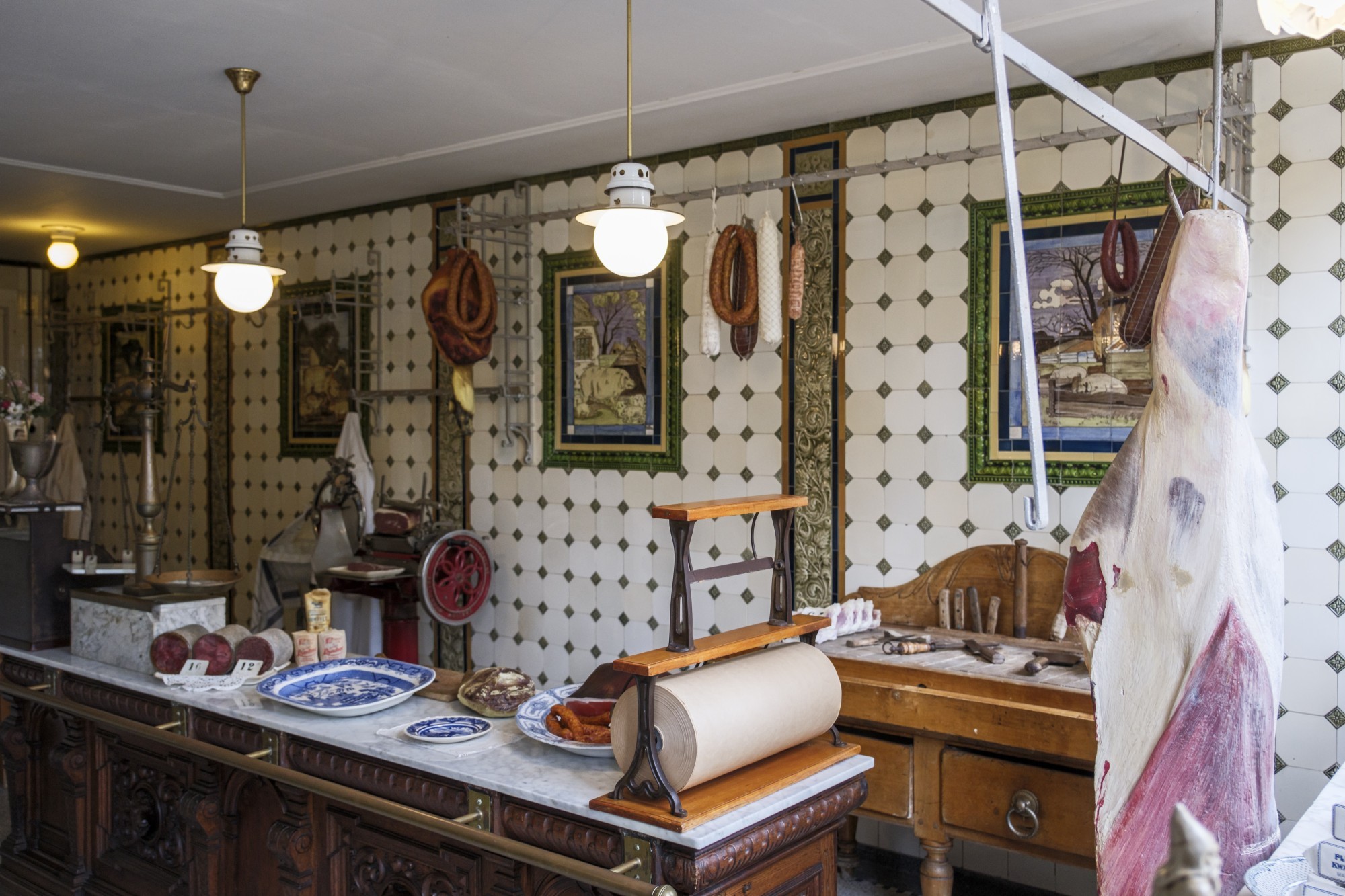 De slagerij van de binnenkant.