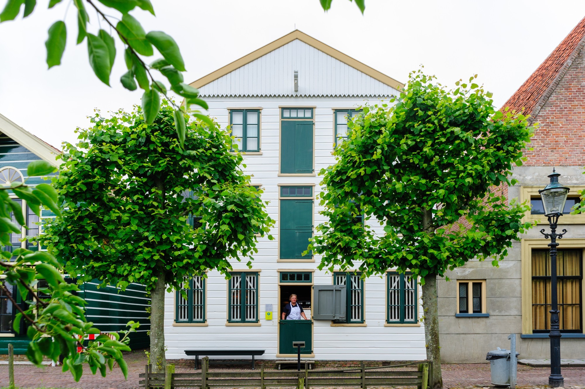 Kaaspakhuis van de buitenkant