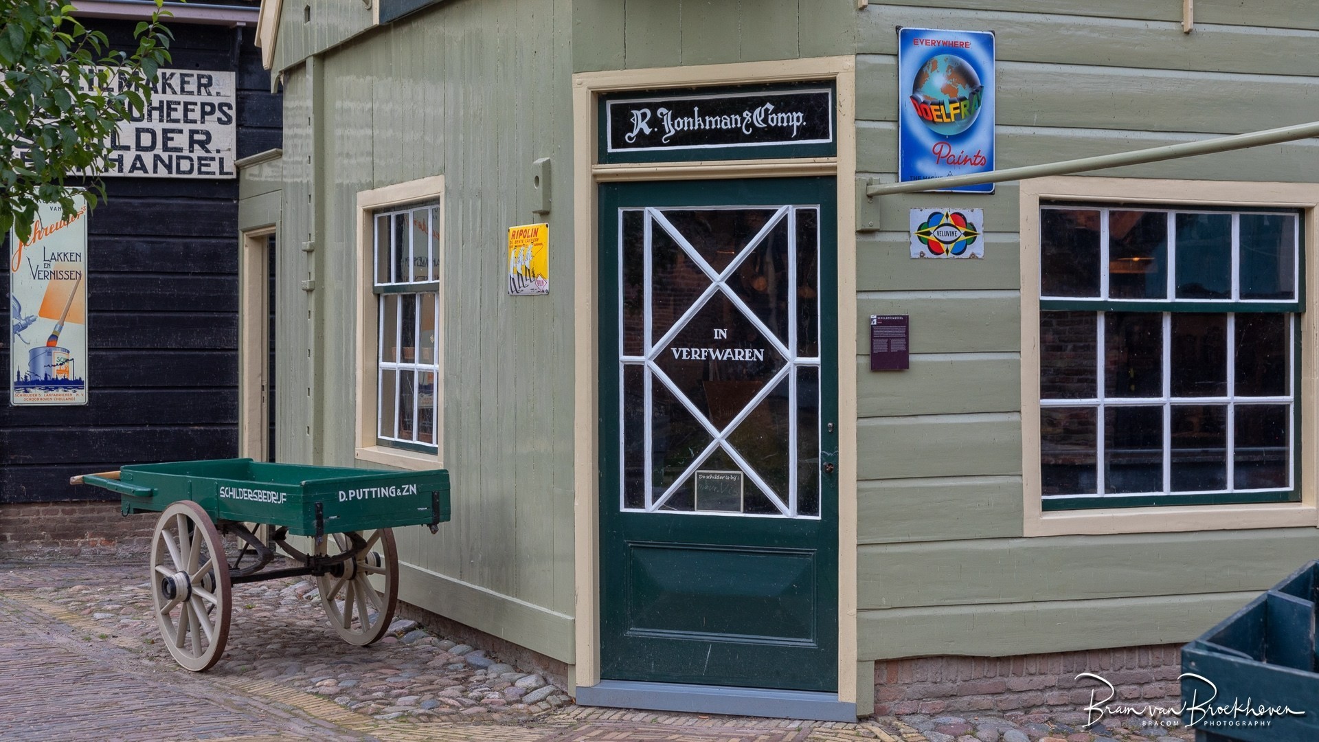 De ingang van het schildersatelier