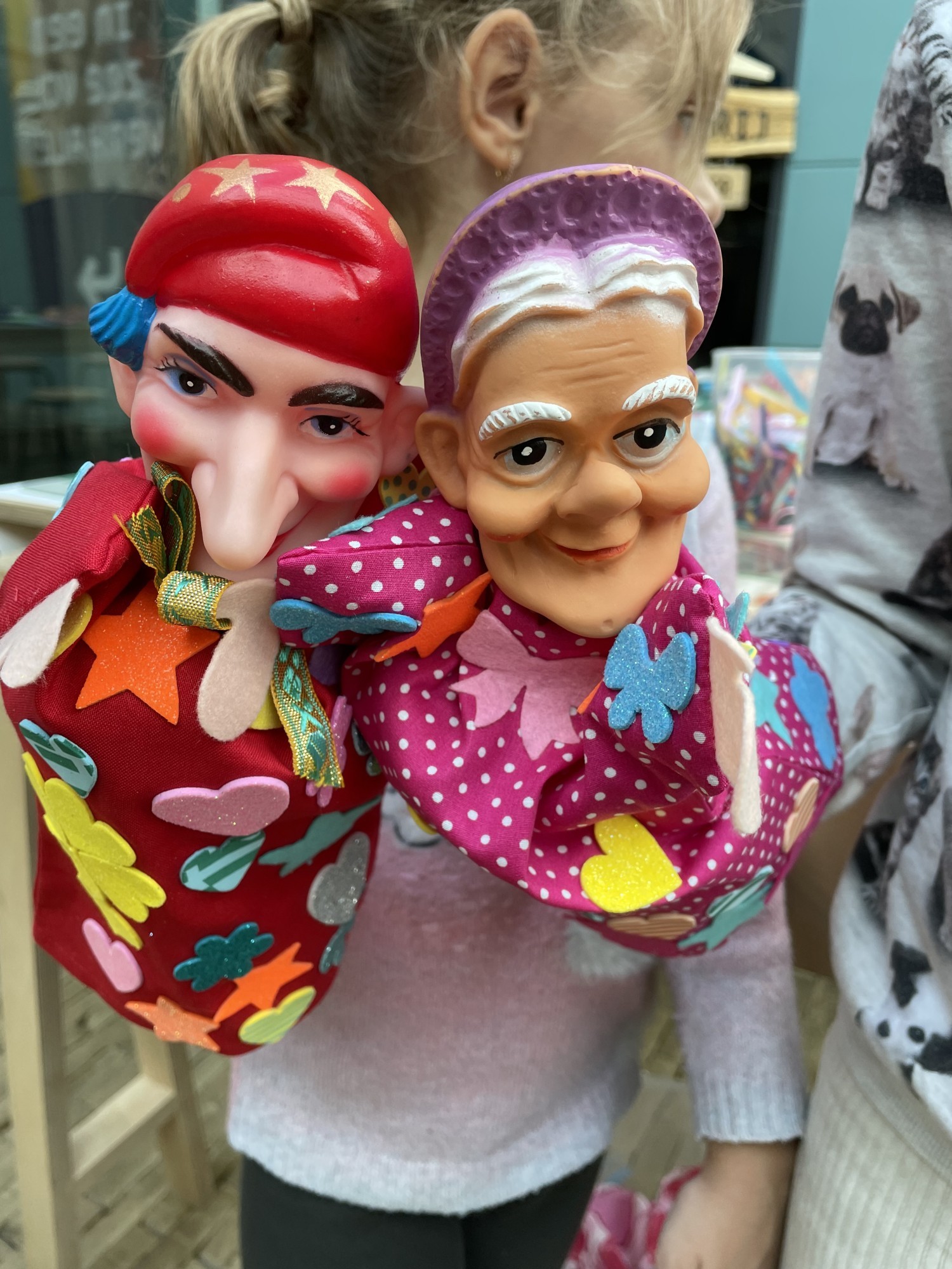 versierde poppen voor in de poppenkast