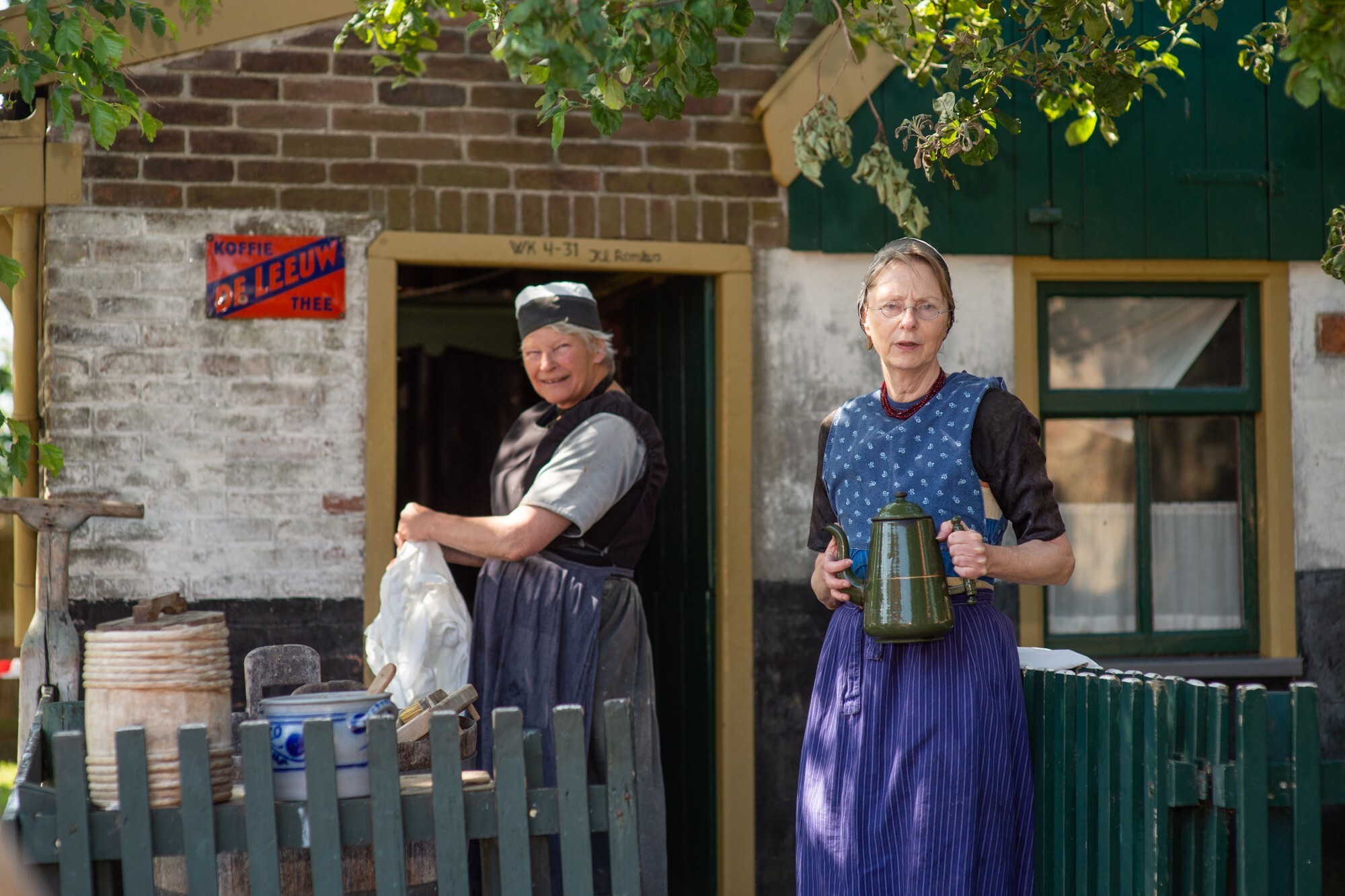 Bewoonsters van 't Zuiderzeedorp.