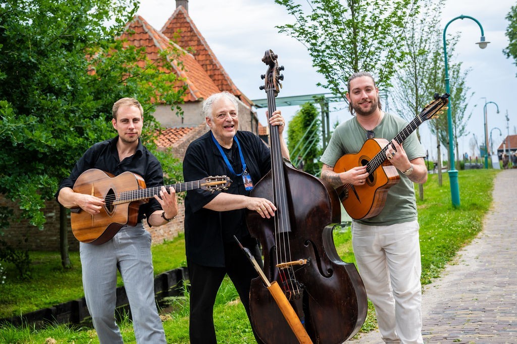 Foto van groep gitaristen